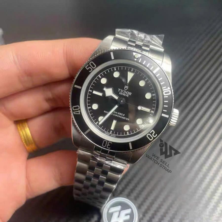 Tudor-Blackbay-41-with-jubilee-T-fit-bracelet