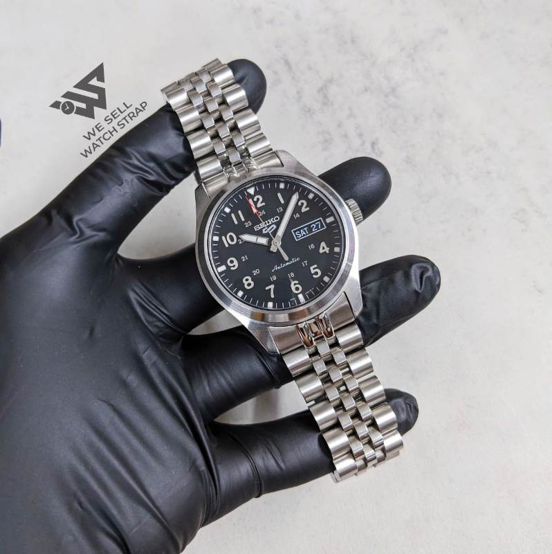 seiko-srpg27-new-pilot-39mm-on-solid-affordable-jubilee-bracelet-1