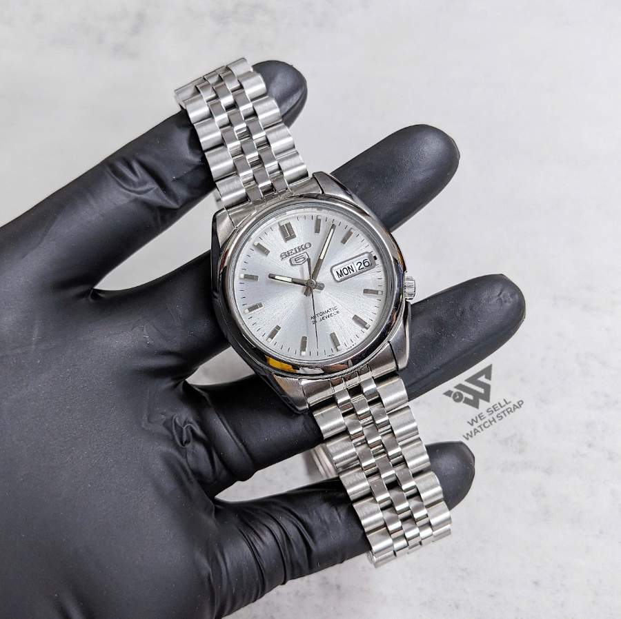 seiko-5-snk-on-18mm-jubilee-bracelet-1