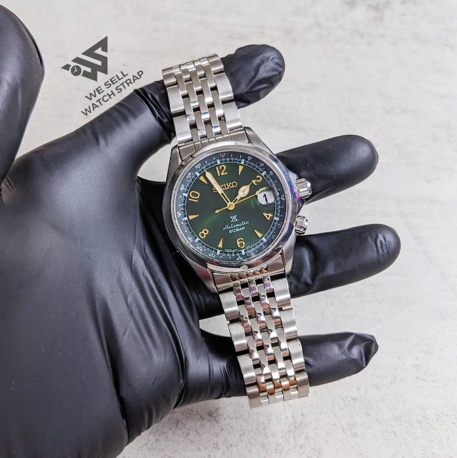 seiko-alpinist-on-flat-beads-of-rice-bracelet-20mm-1