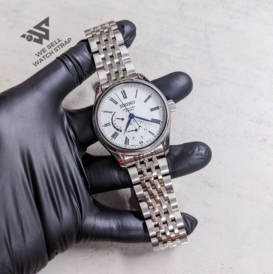 seiko-presage-urushi-lacquer-enamel-dial-on-flat-beads-of-rice-bracelet